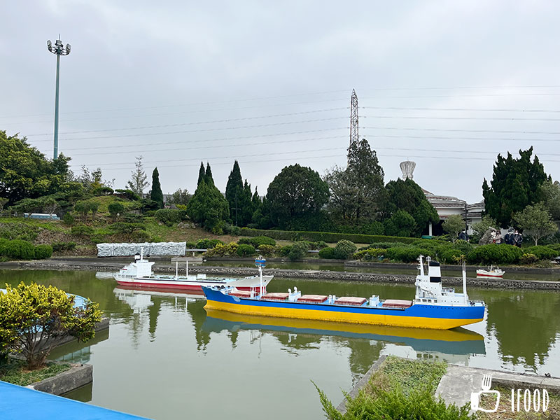 å°äººå